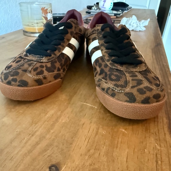 Steve Madden Animal Print lace up Sneakers - Picture 4 of 6